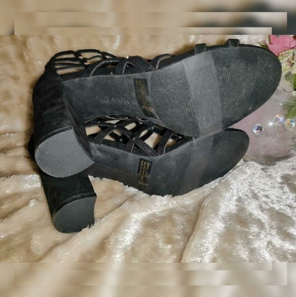Woman's black heels - Picture 3 of 4